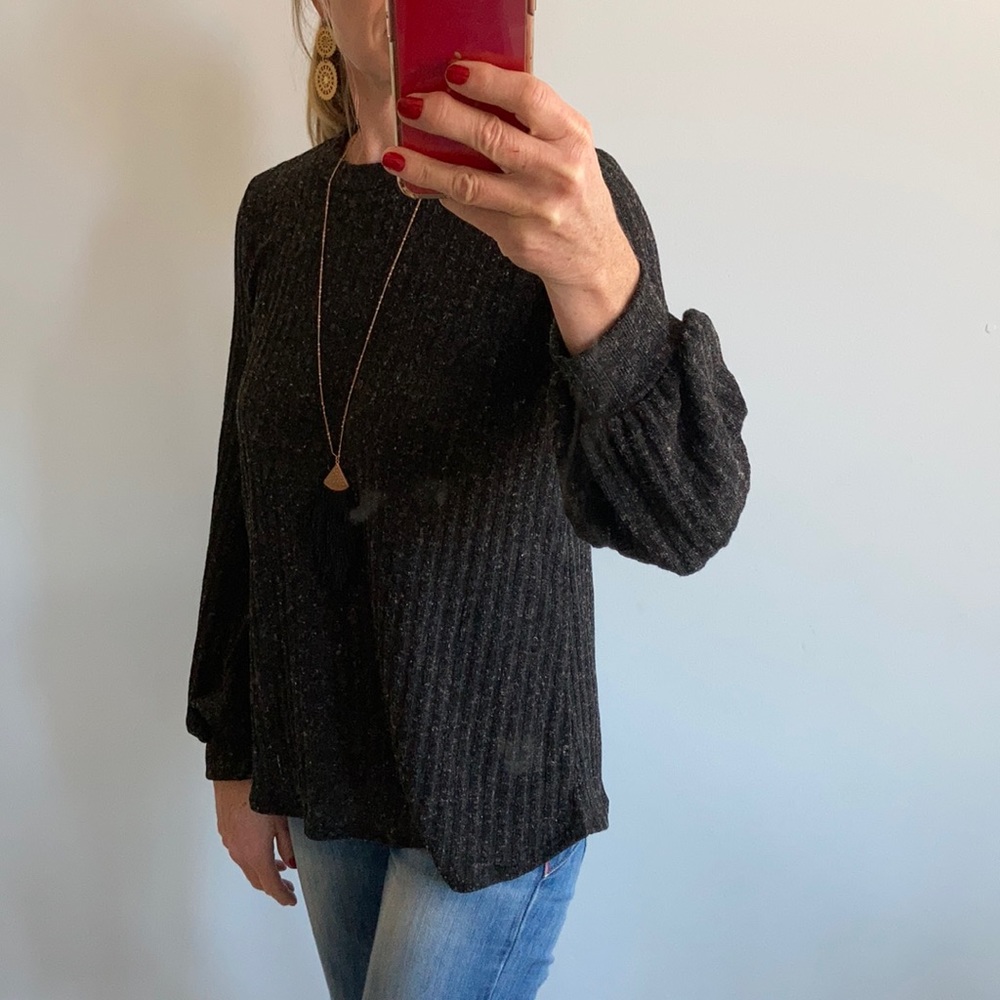 Ribbed, Puff Sleeve Tunic Top - Picture 5 of 13